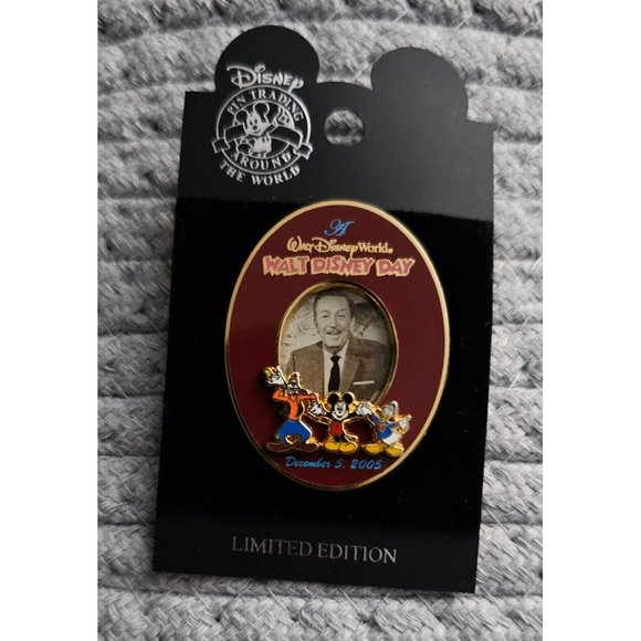 Disney Pin Trading Around the World, Walt Disney Day 12/5/2005 Pin - Picture 1 of 2